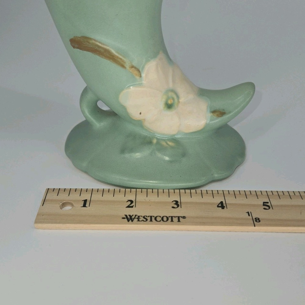 Vintage Weller Pottery Dogwood Cornucopia Vase Matte Green Pink Floral 6 Inch OH - Picture 8 of 9
